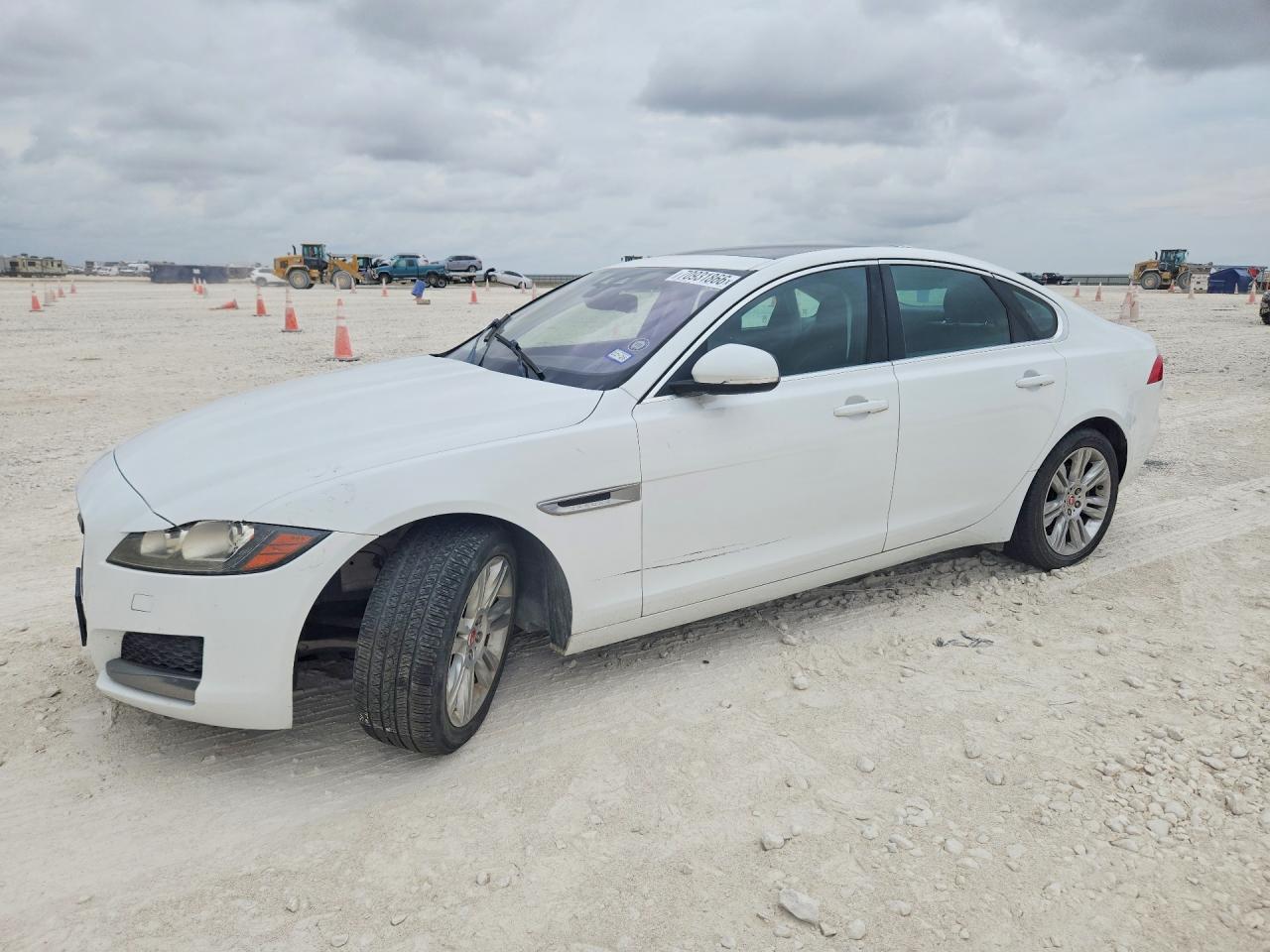 2017 JAGUAR XF — Front 3/4
