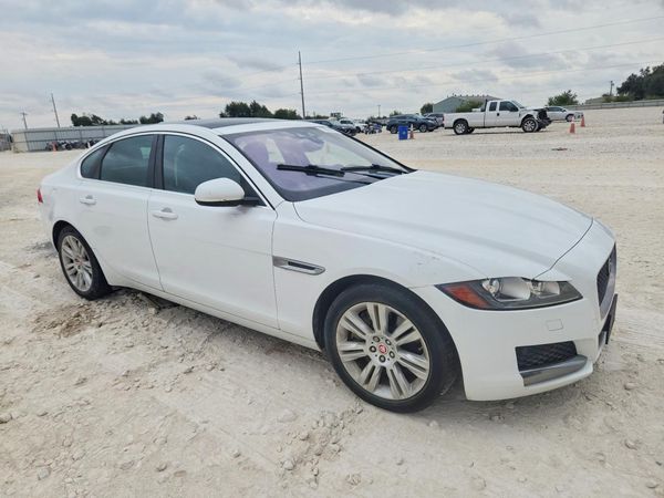 2017 JAGUAR XF — Passenger 3/4