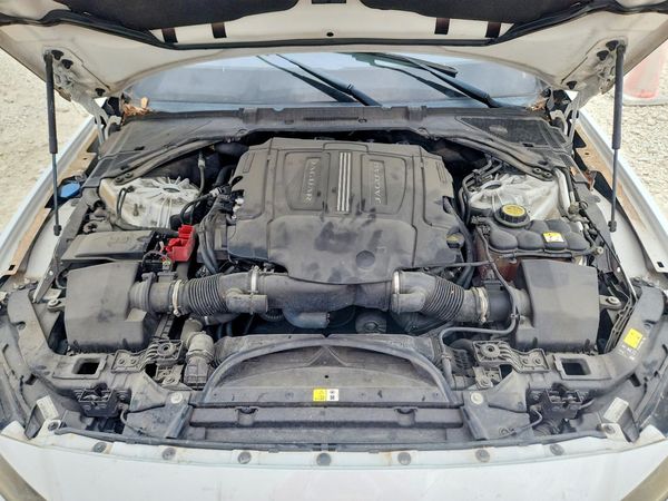 2017 JAGUAR XF — Engine bay
