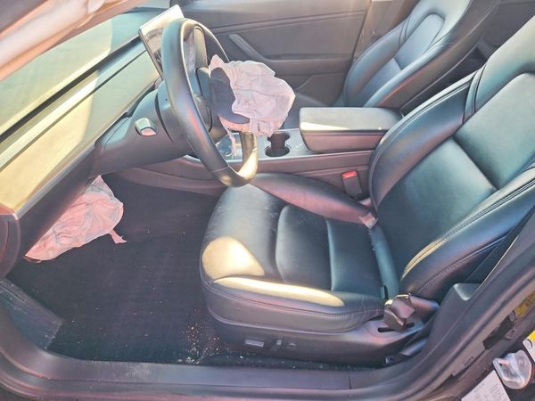 2019 TESLA MODEL 3 — DENT