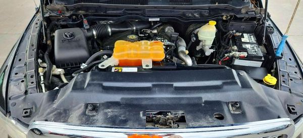 2014 RAM 1500 Laramie — Engine bay