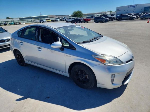 2015 TOYOTA PRIUS — Passenger 3/4