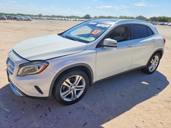 2015 MERCEDES-BENZ GLA-CLASS — Front 3/4