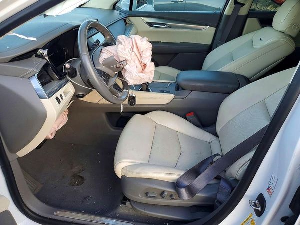 2018 CADILLAC XT5 — DENT