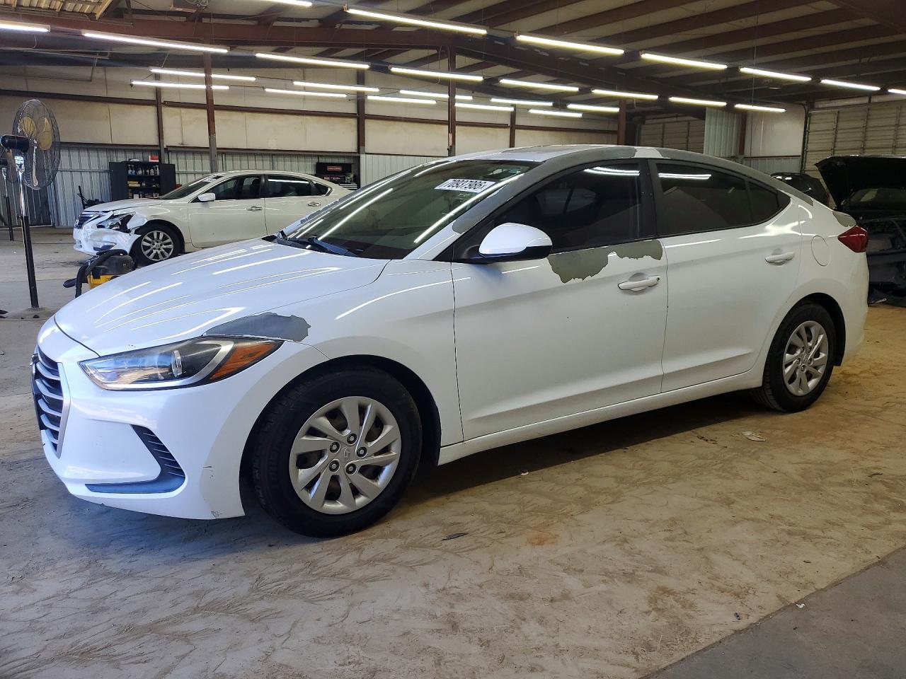 2017 HYUNDAI ELANTRA SE Base — Front 3/4