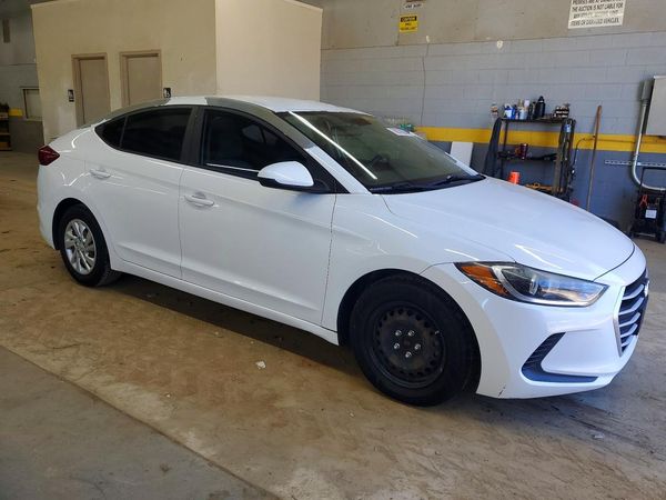 2017 HYUNDAI ELANTRA SE Base — Passenger 3/4