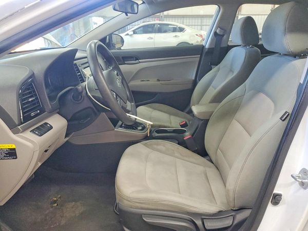 2017 HYUNDAI ELANTRA SE Base — DENT