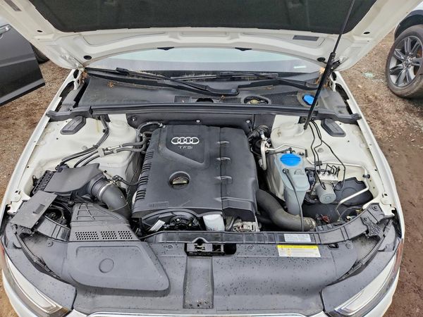 2015 AUDI A4 quattro Premium — Engine bay