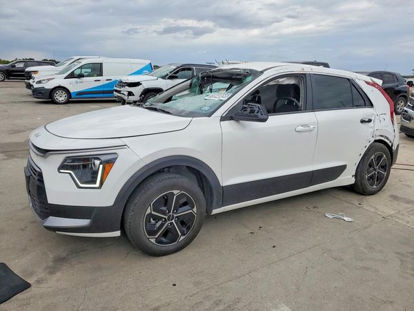 2026 KIA NIRO LX — Front 3/4