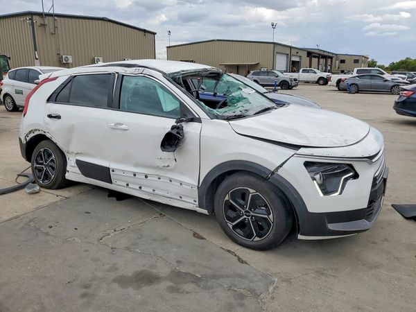 2026 KIA NIRO LX — Passenger 3/4