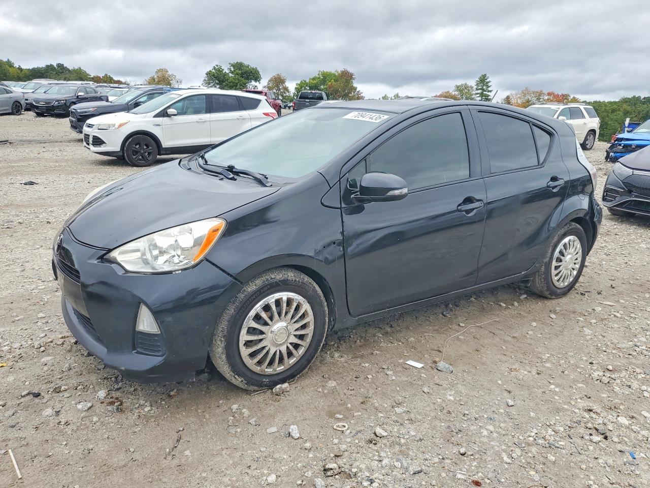 2013 TOYOTA PRIUS — Front 3/4