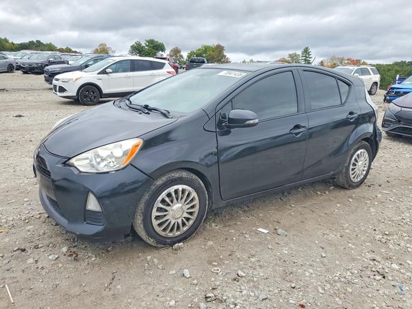 2013 TOYOTA PRIUS — Front 3/4