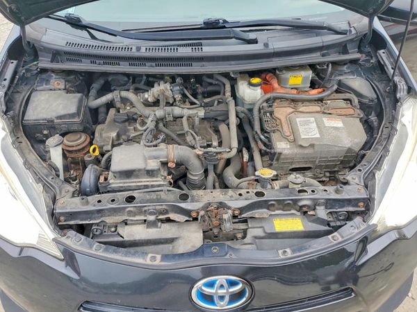 2013 TOYOTA PRIUS — Engine bay