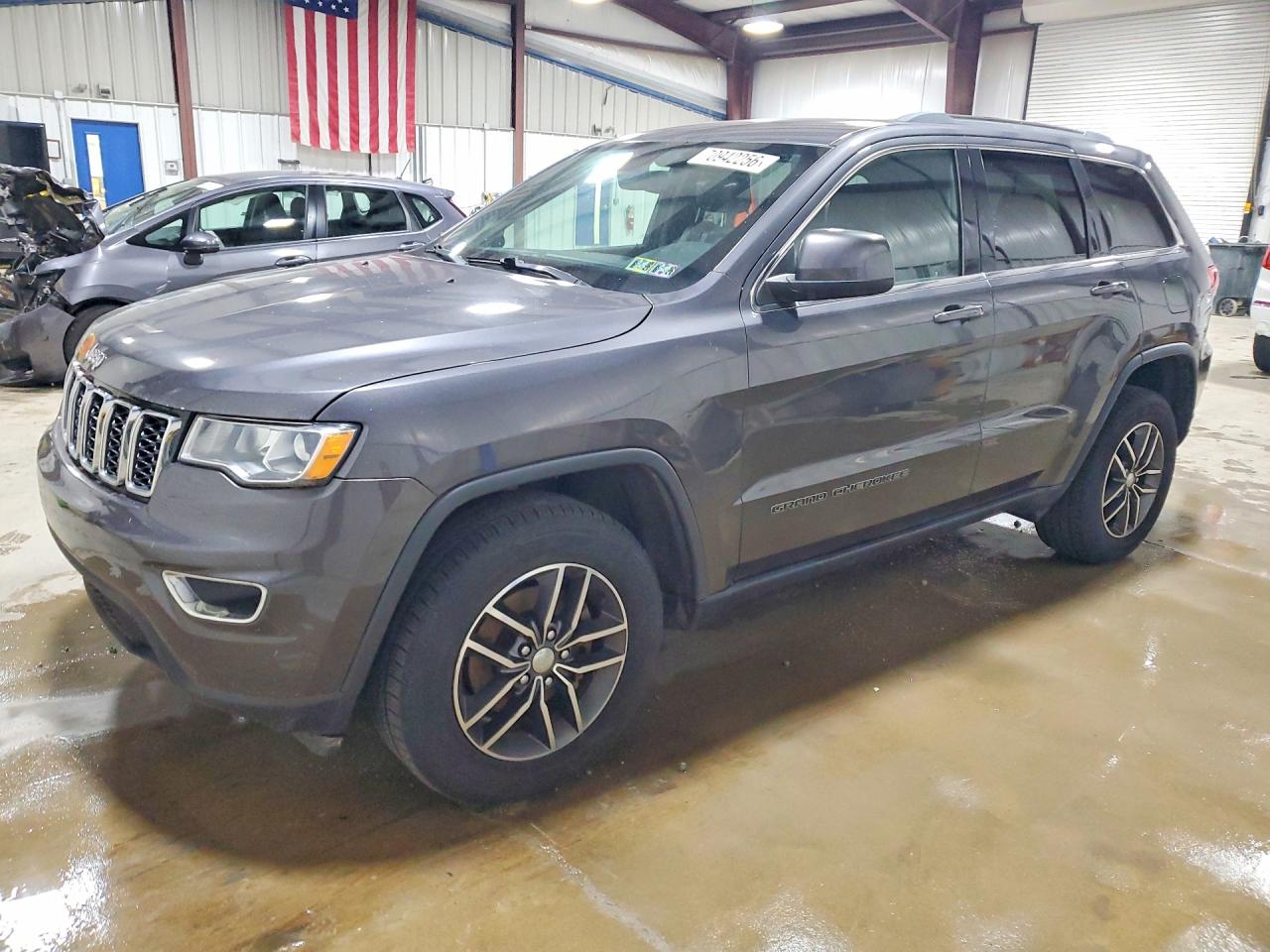 2018 JEEP GRAND CHEROKEE Laredo — Front 3/4