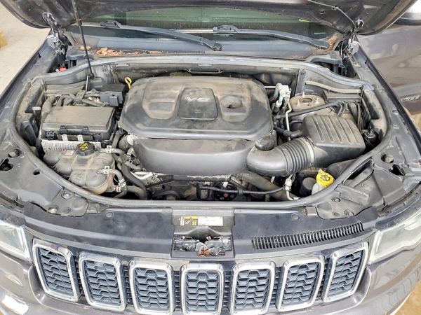 2018 JEEP GRAND CHEROKEE Laredo — Engine bay