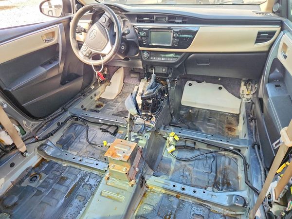 2015 TOYOTA COROLLA L/LE — CKPT