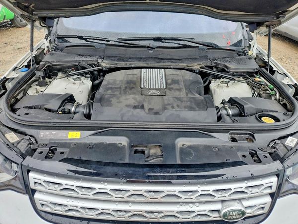 2018 LAND ROVER DISCOVERY HSE — Engine bay