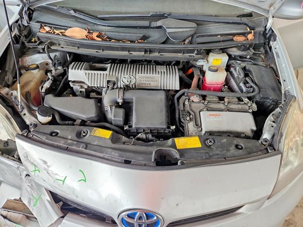 2012 TOYOTA PRIUS — Engine bay
