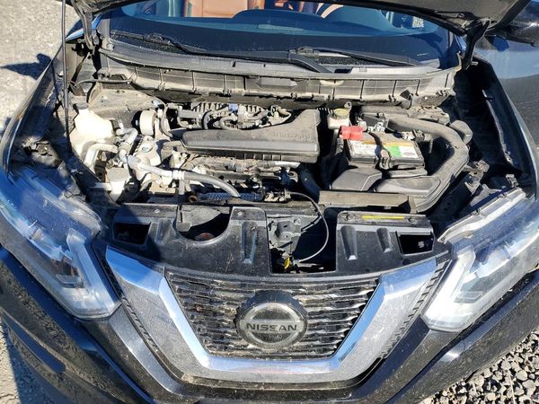 2018 NISSAN ROGUE — Engine bay