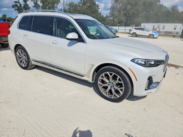 2021 BMW X7 xDrive40i — Passenger 3/4
