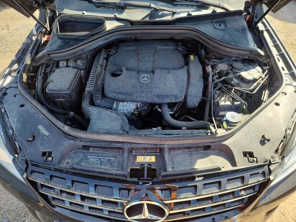 2015 MERCEDES-BENZ ML ML350 — Engine bay