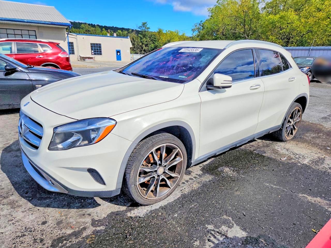 2017 MERCEDES-BENZ GLA GLA250 — Front 3/4
