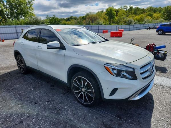 2017 MERCEDES-BENZ GLA GLA250 — Passenger 3/4
