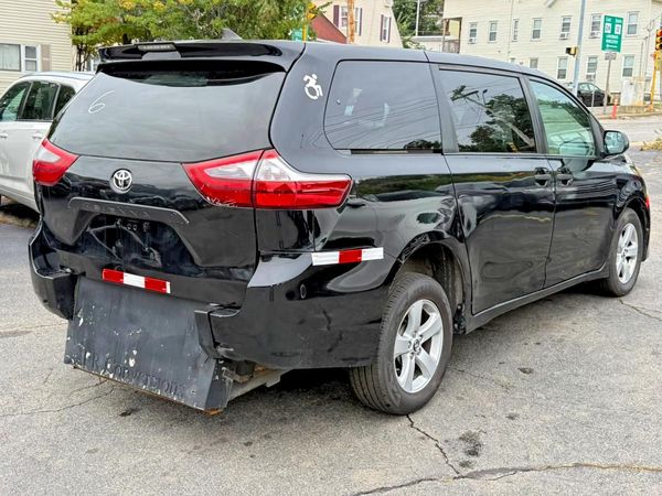 2020 TOYOTA SIENNA D grade