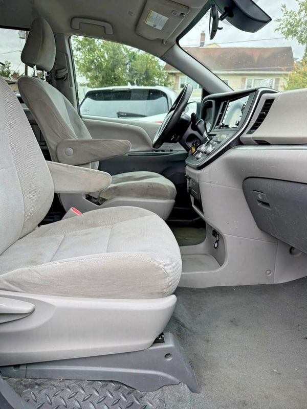 2020 TOYOTA SIENNA D grade