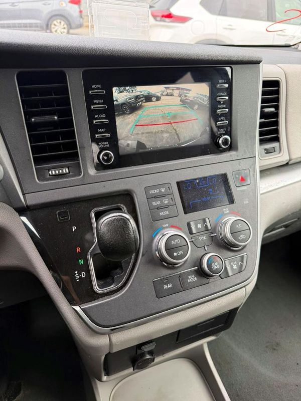 2020 TOYOTA SIENNA D grade