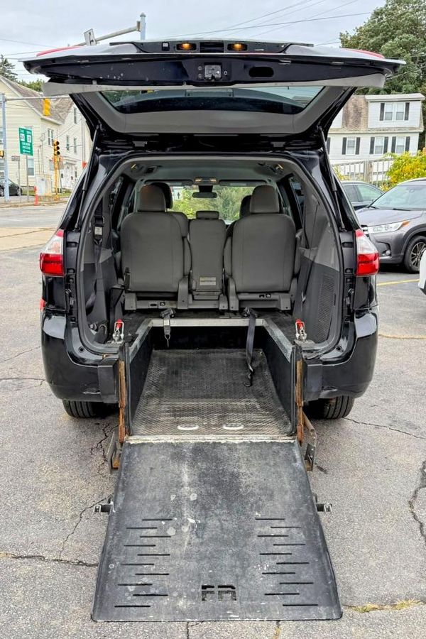 2020 TOYOTA SIENNA D grade