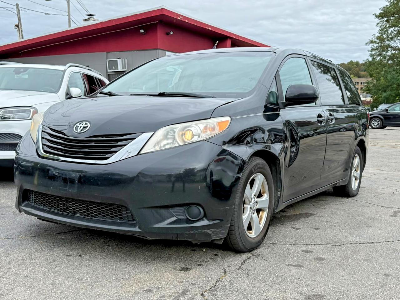 2017 TOYOTA SIENNA LE Mobility/LE