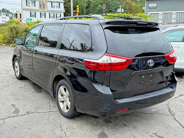 2017 TOYOTA SIENNA LE Mobility/LE