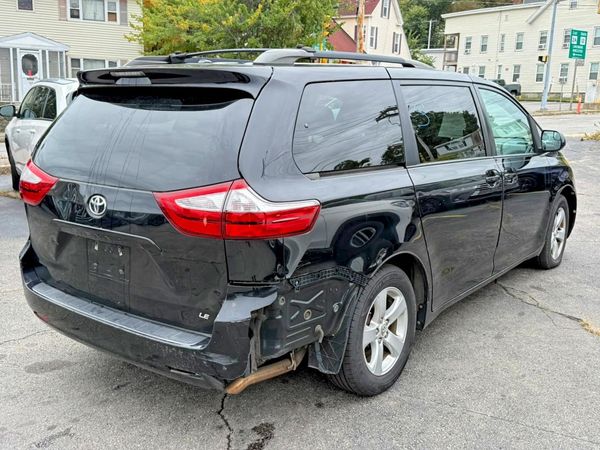 2017 TOYOTA SIENNA LE Mobility/LE