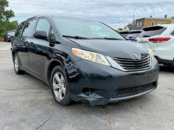 2017 TOYOTA SIENNA LE Mobility/LE
