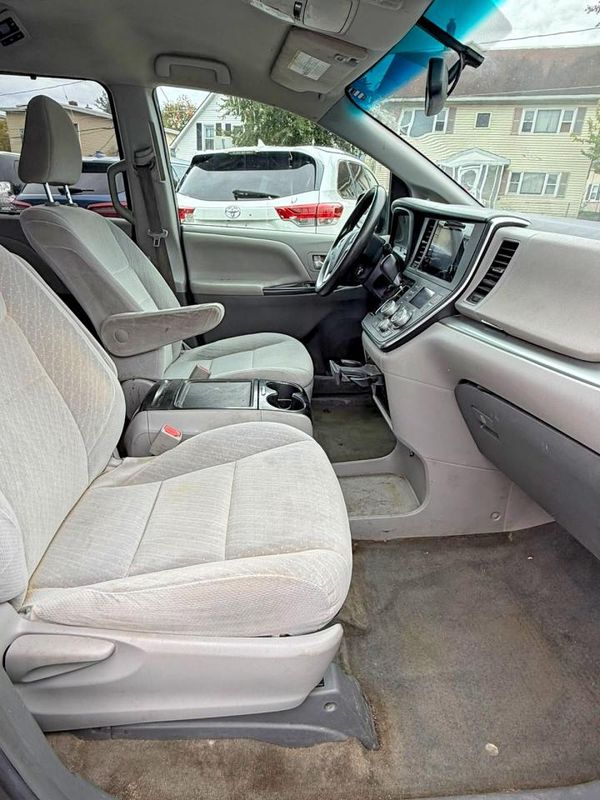 2017 TOYOTA SIENNA LE Mobility/LE