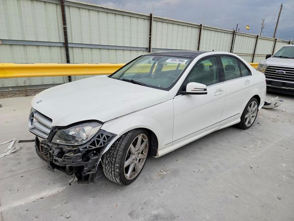 2014 MERCEDES-BENZ C-CLASS C300 4 MATIC — Front 3/4
