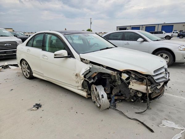2014 MERCEDES-BENZ C-CLASS C300 4 MATIC — Passenger 3/4