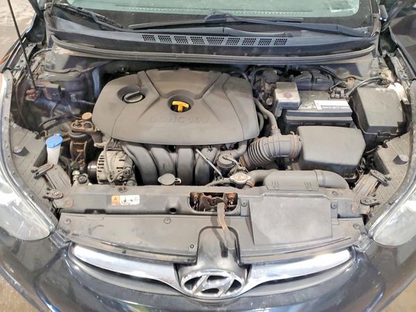 2013 HYUNDAI ELANTRA — Engine bay