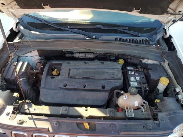 2015 JEEP RENEGADE Sport — Engine bay