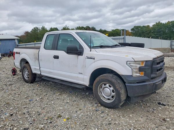 2017 FORD F150 SuperCab — Passenger 3/4