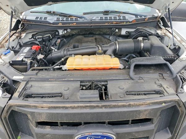 2017 FORD F150 SuperCab — Engine bay
