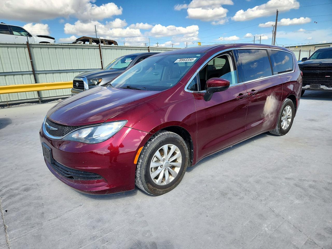 2017 CHRYSLER PACIFICA Touring — Front 3/4