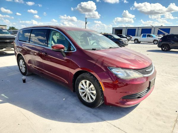 2017 CHRYSLER PACIFICA Touring — Passenger 3/4