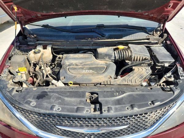2017 CHRYSLER PACIFICA Touring — Engine bay