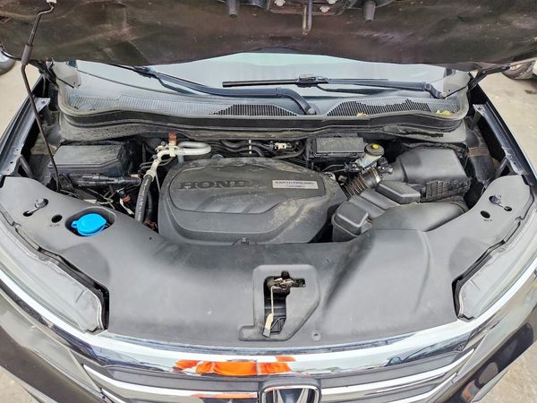 2016 HONDA PILOT EXL-N — Engine bay