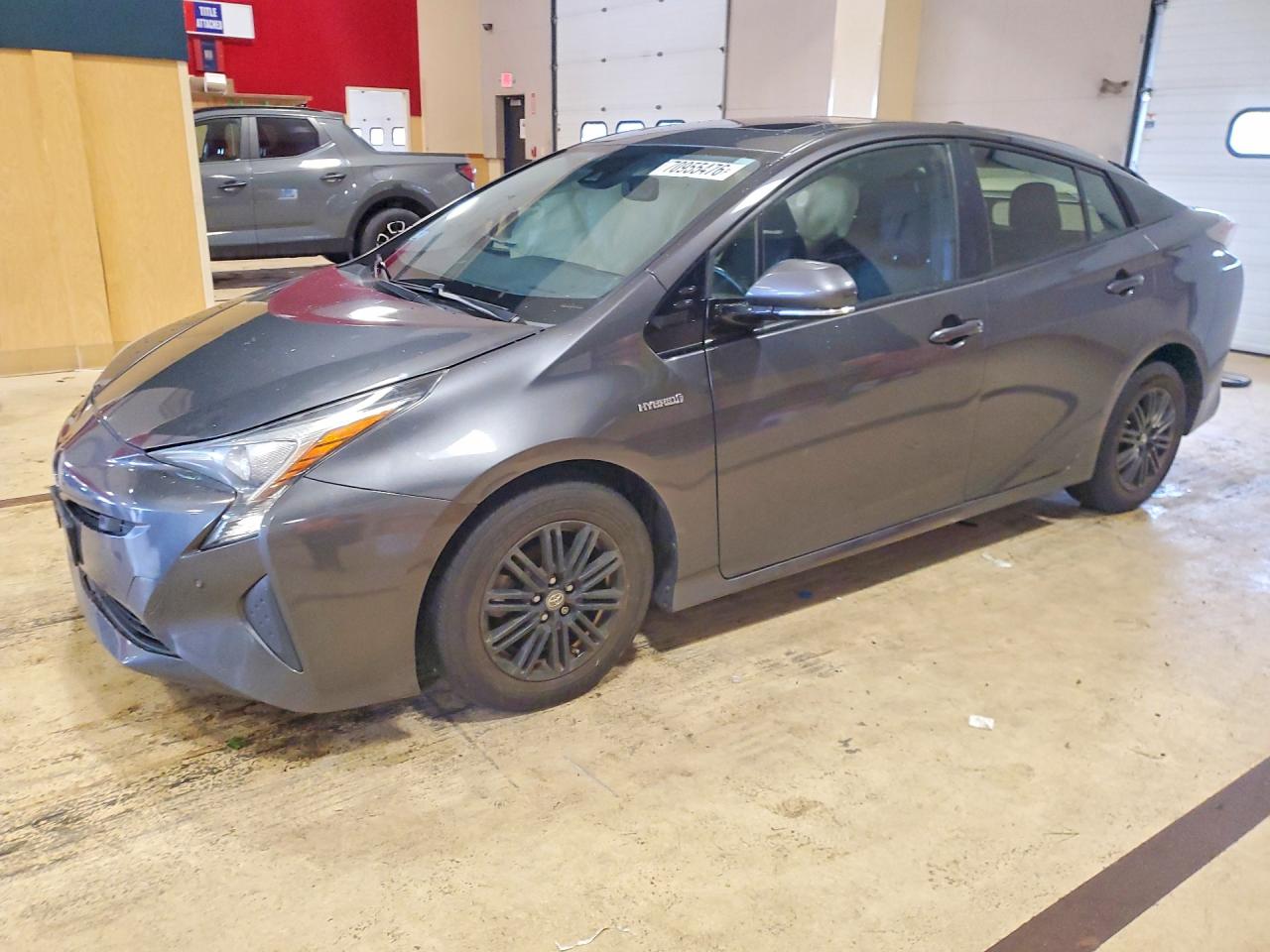 2017 TOYOTA PRIUS — Front 3/4