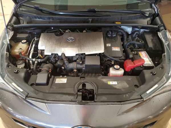 2017 TOYOTA PRIUS — Engine bay