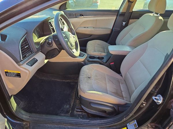 2017 HYUNDAI ELANTRA SE Base — DENT
