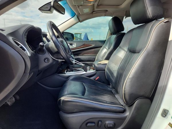 2016 INFINITI QX60 — DENT
